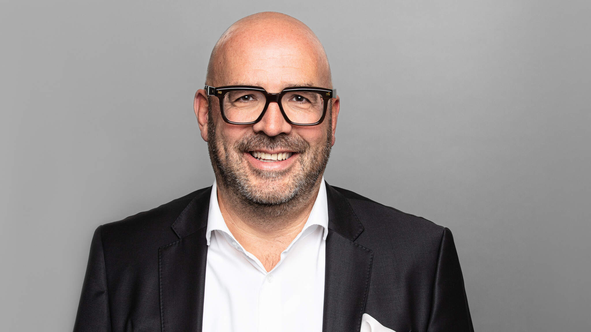 I denne artikkelen deler Michael Kriegel, Department Head DACHSER Chem Logistics, innsikter om KIs potensial innen logistikk. I denne artikkelen deler Michael Kriegel, Department Head DACHSER Chem Logistics, innsikter om KIs potensial innen logistikk.