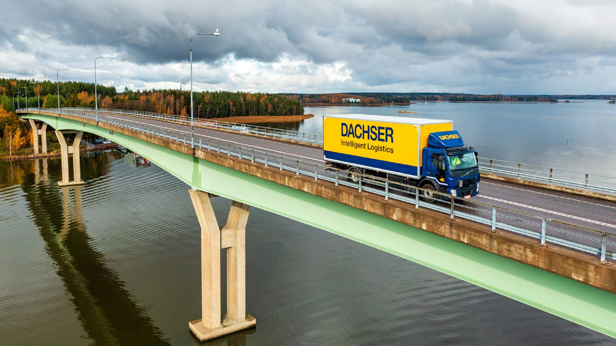 DACHSER overtar fellesforetaket i Finland og integrerer virksomheten fullt ut i sin nordiske veitransportstruktur. DACHSER overtar fellesforetaket i Finland og integrerer virksomheten fullt ut i sin nordiske veitransportstruktur.
