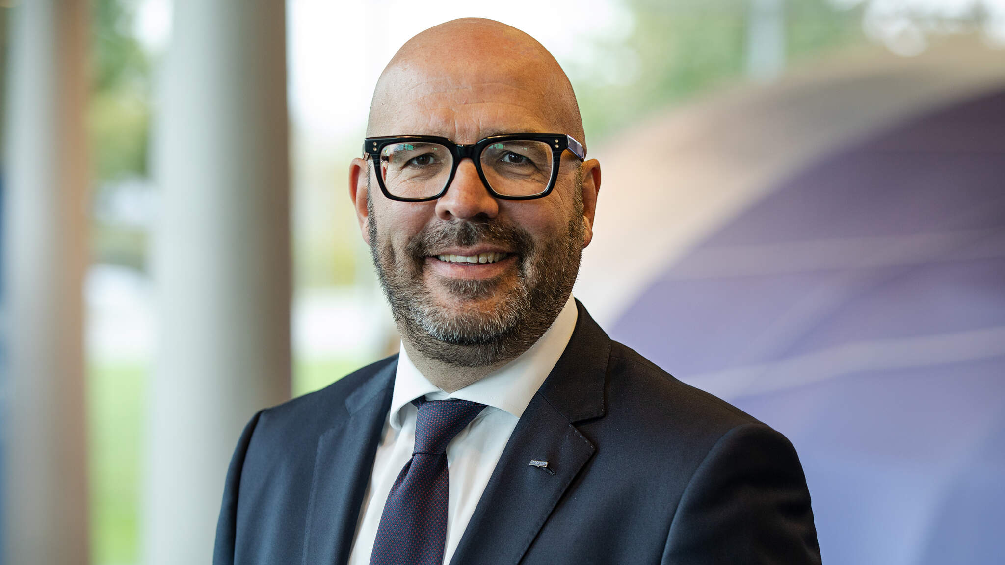 I denne artikkelen diskuterer Michael Kriegel, Department Head DACHSER Chem Logistics, samspillet mellom logistikktjenester for den kjemiske industrien og klimatiltak. I denne artikkelen diskuterer Michael Kriegel, Department Head DACHSER Chem Logistics, samspillet mellom logistikktjenester for den kjemiske industrien og klimatiltak.