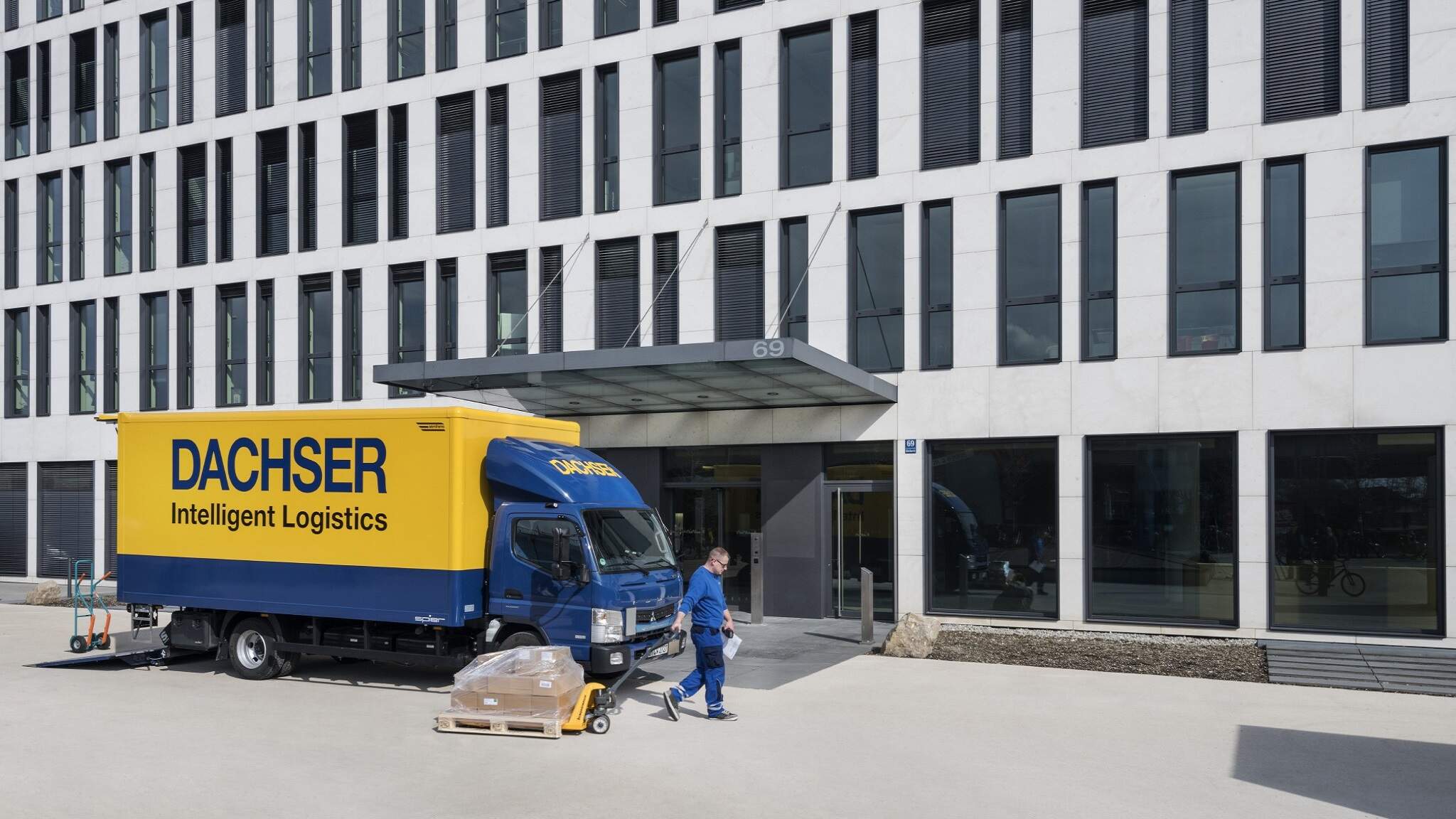 DACHSER og TESS har samarbeidet i ti år, og samarbeidet fortsetter å utvikle seg. DACHSER og TESS har samarbeidet i ti år, og samarbeidet fortsetter å utvikle seg.