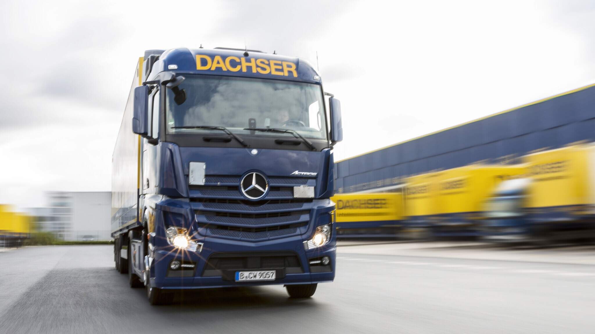 Daglige avganger s&oslash;rger for at gods sendes videre samme dag som det er klart.