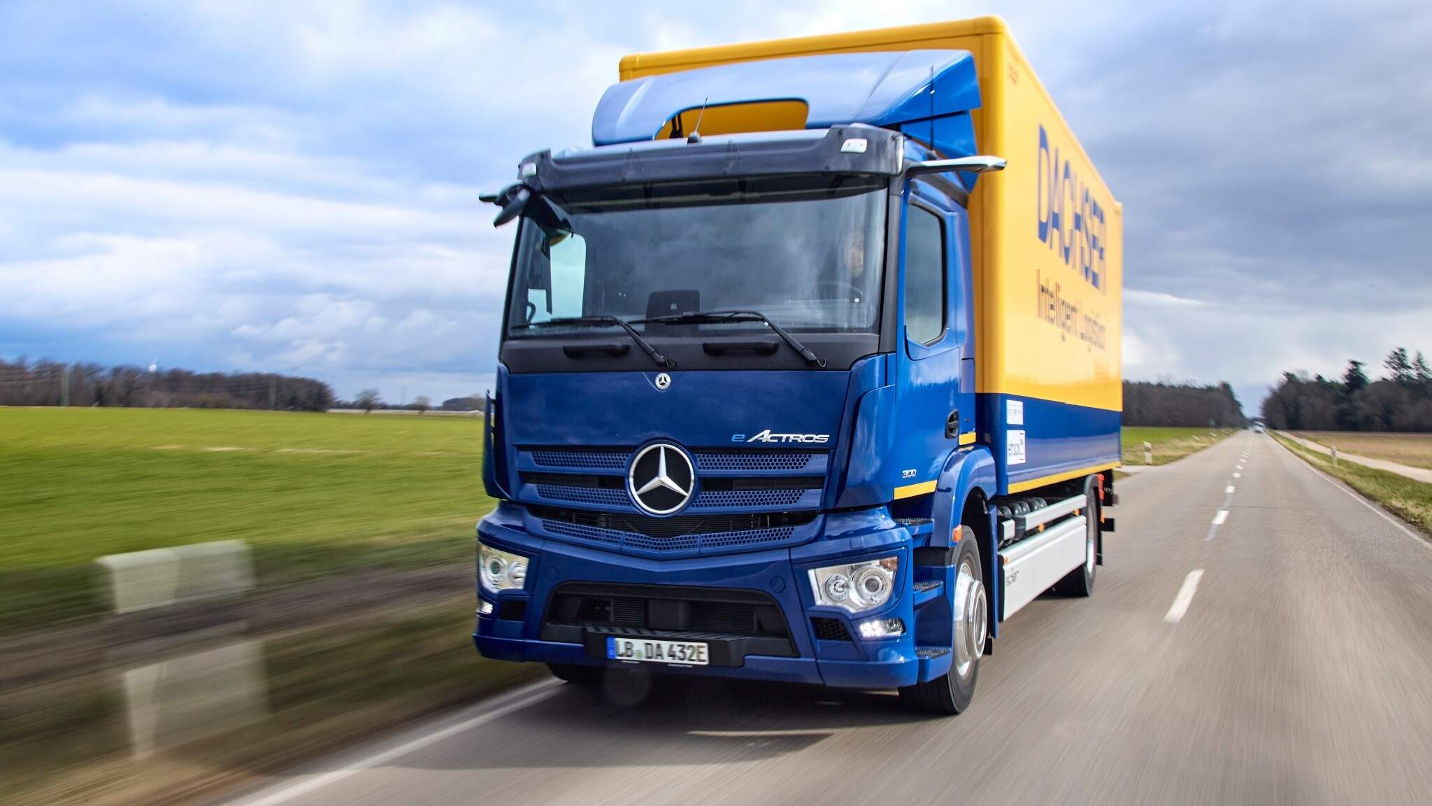 DACHSERs administrerende direktør Burkhard Eling diskuterer i denne artikkelen hvordan logistikkonsernet jobber med avkarbonisering av logistikken. DACHSERs administrerende direktør Burkhard Eling diskuterer i denne artikkelen hvordan logistikkonsernet jobber med avkarbonisering av logistikken.