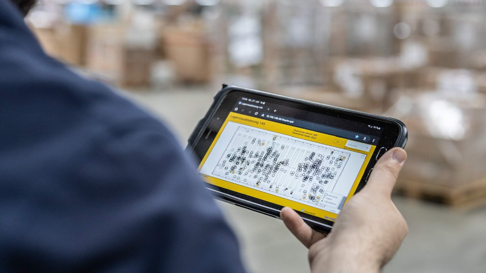 DACHSER har tatt i bruk digitale tvillinger i utviklingen av @ILO (Advanced Indoor Localization and Operations), som gir ansatte kontinuerlig oppdatert informasjon på mobile enheter og skjermer om hvor godset oppholder seg på lageret. DACHSER har tatt i bruk digitale tvillinger i utviklingen av @ILO (Advanced Indoor Localization and Operations), som gir ansatte kontinuerlig oppdatert informasjon på mobile enheter og skjermer om hvor godset oppholder seg på lageret.