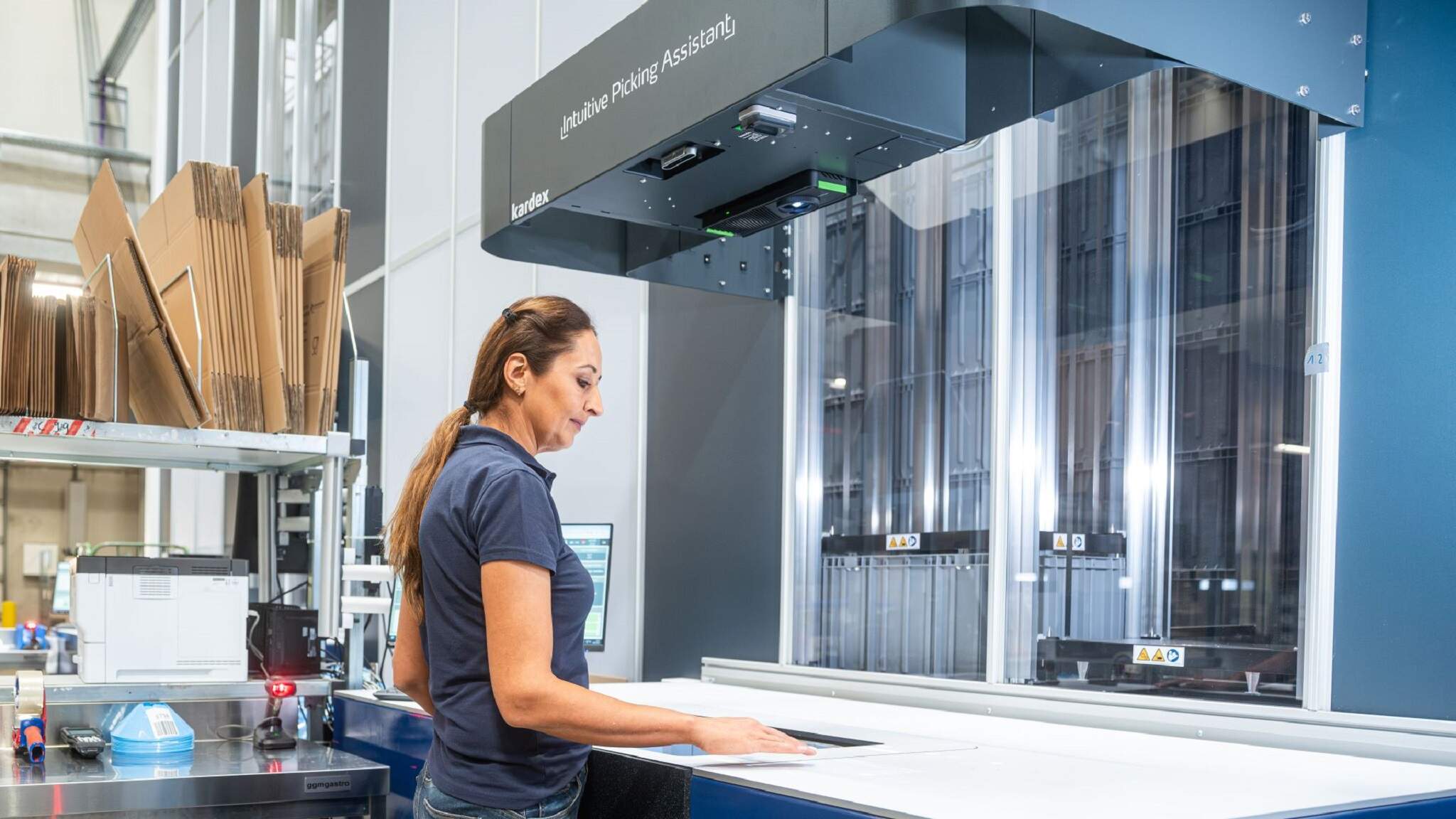 AutoStore leverer riktige kasser til plukking.