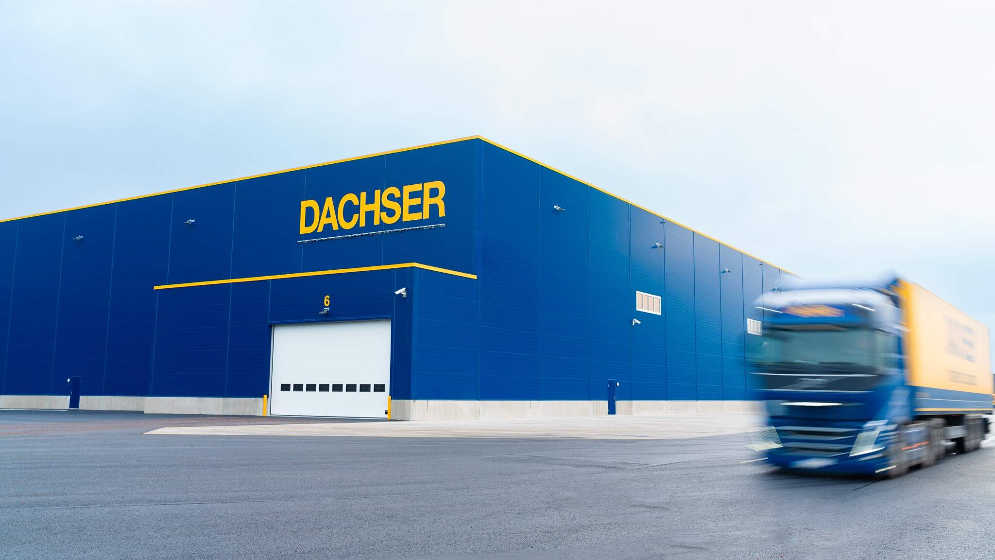 DACHSER Swedens sørligste filial har nå flyttet noen mil nordover, fra Malmö til Landskrona. DACHSER Swedens sørligste filial har nå flyttet noen mil nordover, fra Malmö til Landskrona.